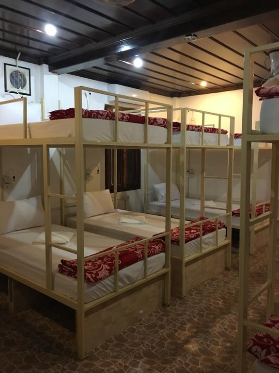 Central Backpacker Hostel Luang Prabang Exteriör bild